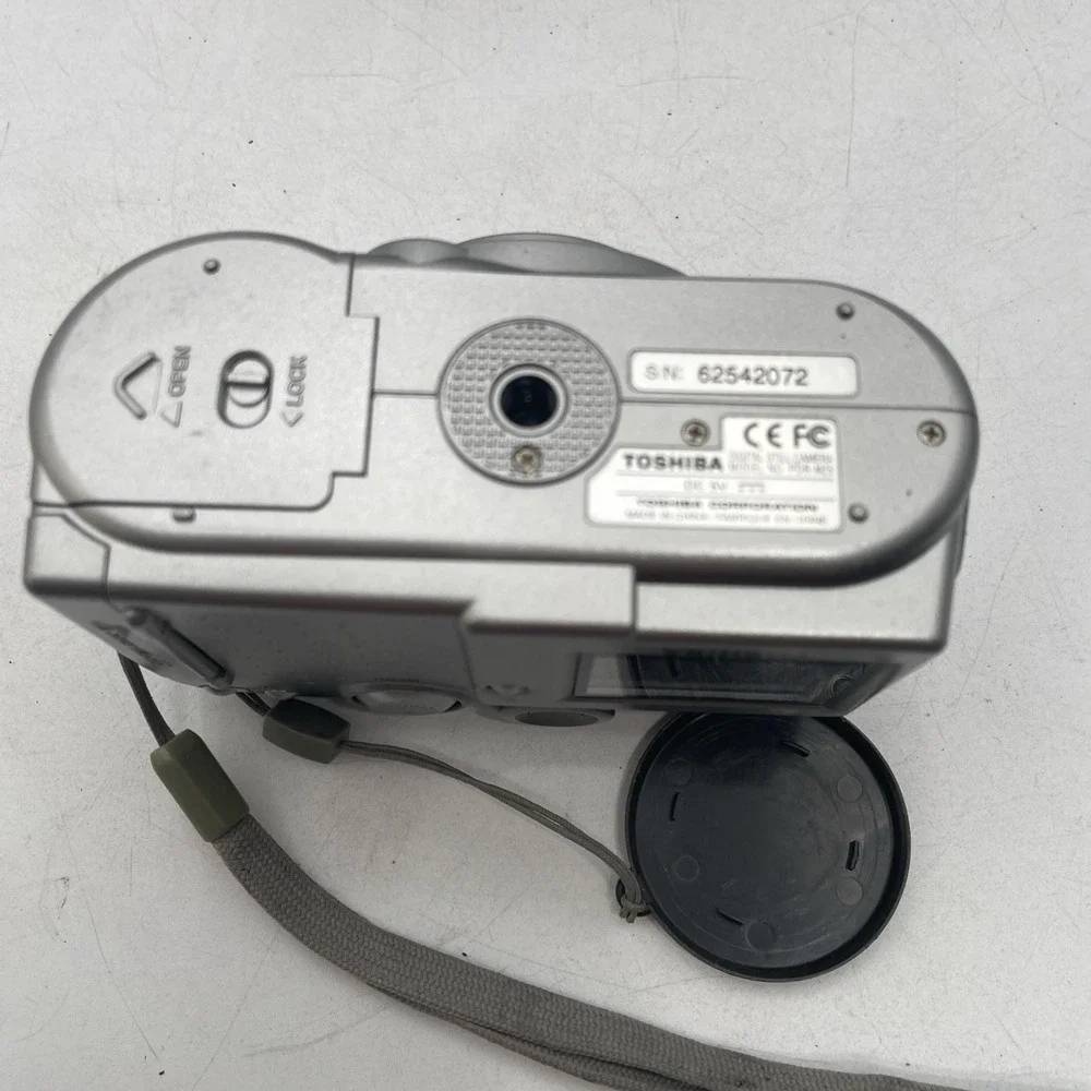 Toshiba PDR M25 2.2MP Digital Camera 3X Zoom+Battery+SD Card+Case-Silver TESTED